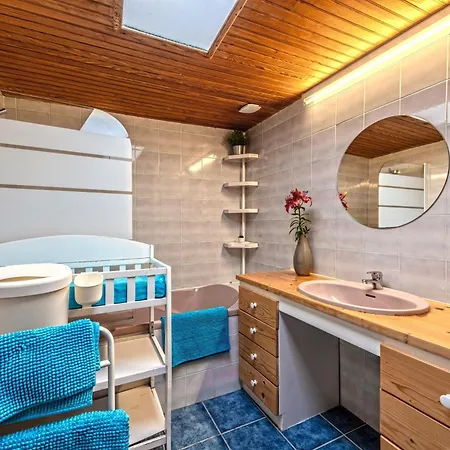 Maison Aubepines -jolie Maison Avec Piscine Privee Vakantiehuis *