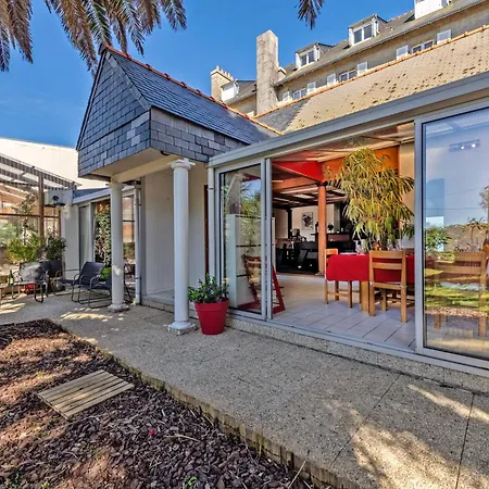 Maison Aubepines -jolie Maison Avec Piscine Privee Vakantiehuis